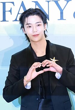 โรอุน พระเอกหนุ่มเกาหลี เสน่ห์ล้นจอ จากไอดอลสู่นักแสดงขวัญใจแฟนทั่วเอเชีย